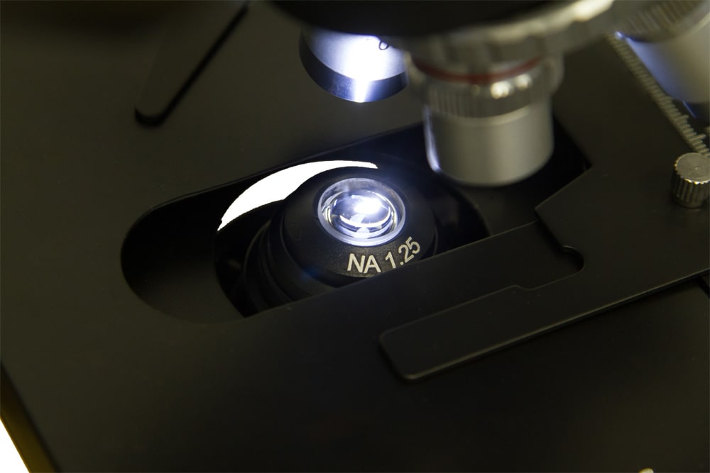microscope-levenhuk-700m-09